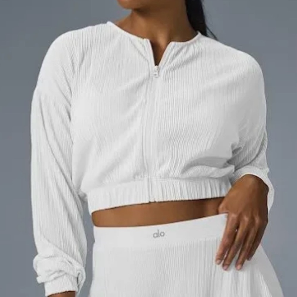 ALO Yoga Women's White Cropped Top jacket plisse size large